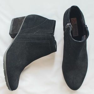 Size 8.5 Blondo black waterproof ankle booties
